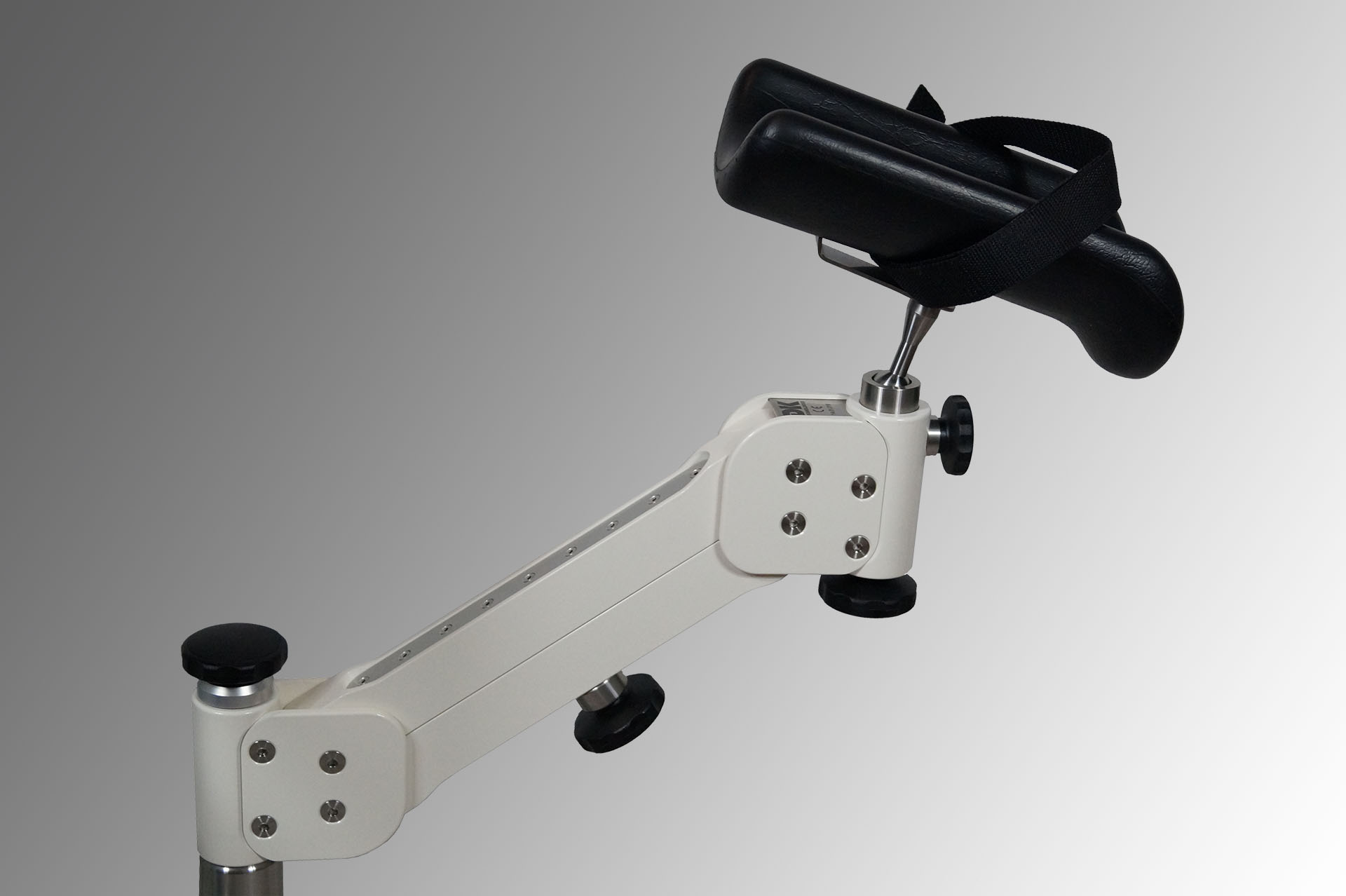 Urological leg holder ELEv8 with 3D joint